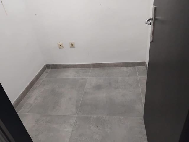 Erhverv til leje i Altabix, Elche / Elx - € 1.000 (Ref: 9568985)