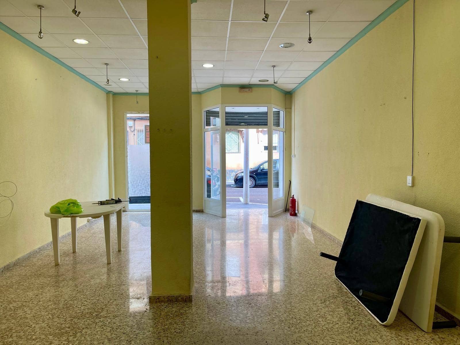 Kaupallinen myytävänä paikassa Elche / Elx - 67 000 € (Ref: 9586705)