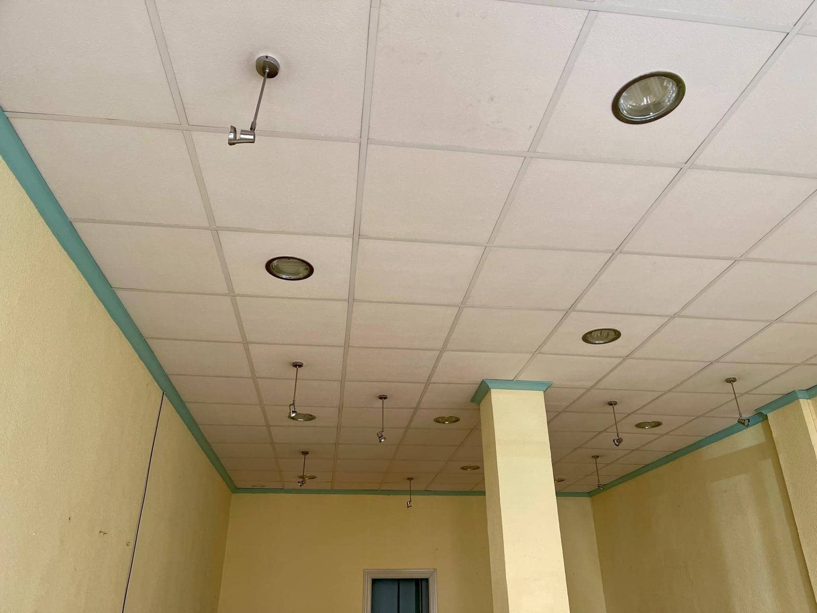 Kaupallinen myytävänä paikassa Elche / Elx - 67 000 € (Ref: 9586705)