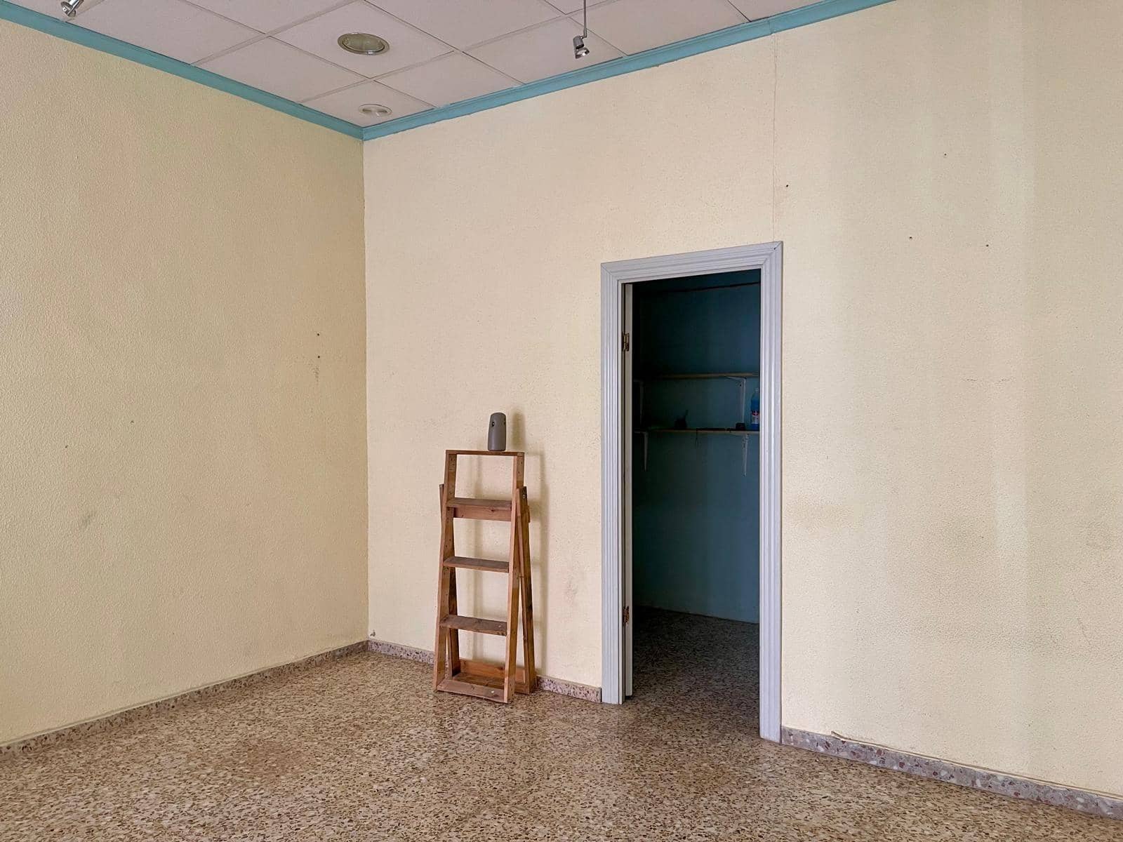 Kaupallinen myytävänä paikassa Elche / Elx - 67 000 € (Ref: 9586705)