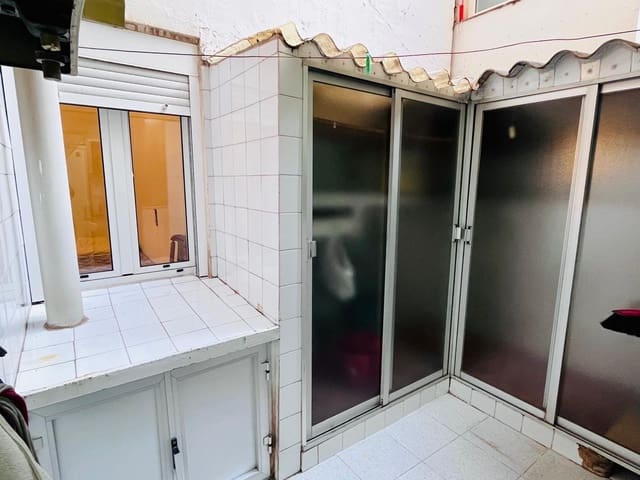 Piso de 4 habitaciones en Elche / Elx en venta - 105.000 € (Ref: 9596356)