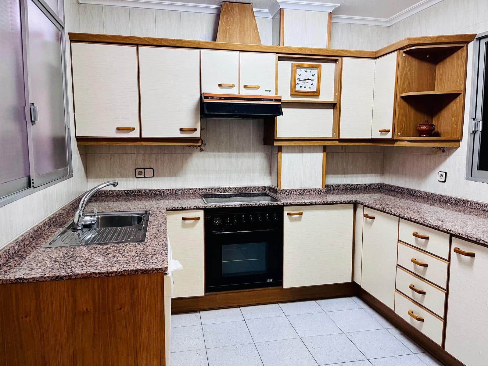 4 chambre Appartement à vendre à Elche / Elx - 105 000 € (Ref: 9596356)