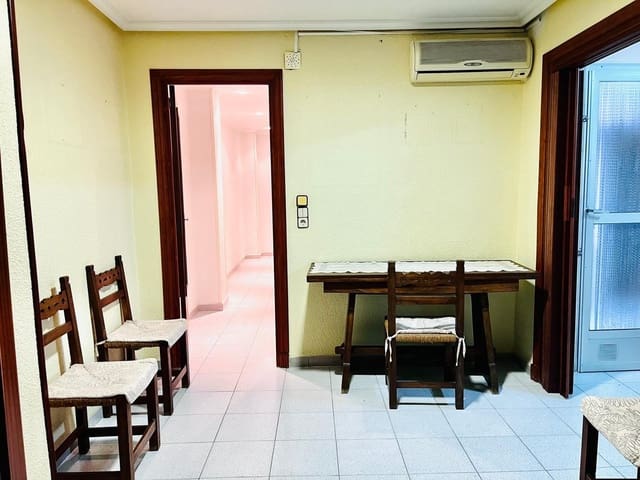 Piso de 4 habitaciones en Elche / Elx en venta - 105.000 € (Ref: 9596356)