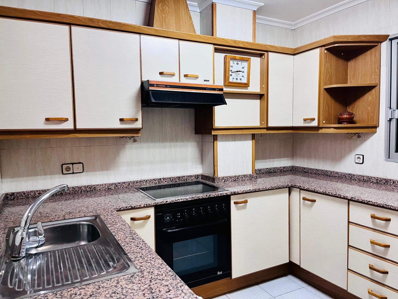 4 chambre Appartement à vendre à Elche / Elx - 105 000 € (Ref: 9596356)