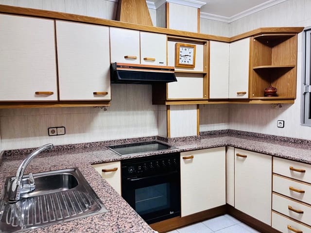 Piso de 4 habitaciones en Elche / Elx en venta - 105.000 € (Ref: 9596356)