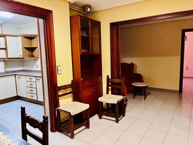 Piso de 4 habitaciones en Elche / Elx en venta - 105.000 € (Ref: 9596356)