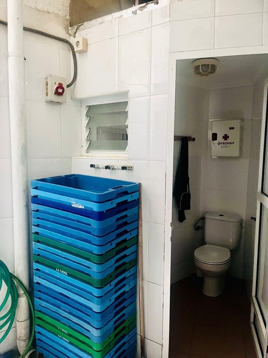 Commercial for sale in Elche / Elx - € 90,000 (Ref: 9608215)