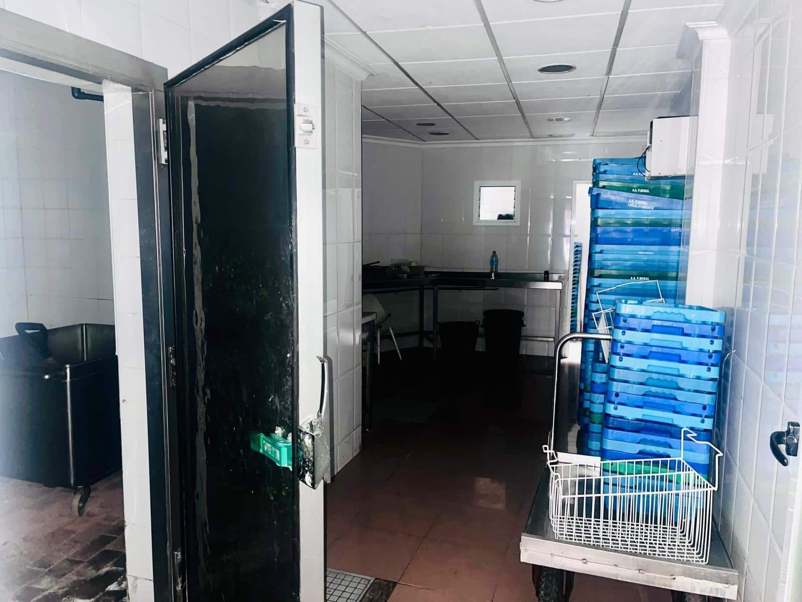 Commercial for sale in Elche / Elx - € 90,000 (Ref: 9608215)