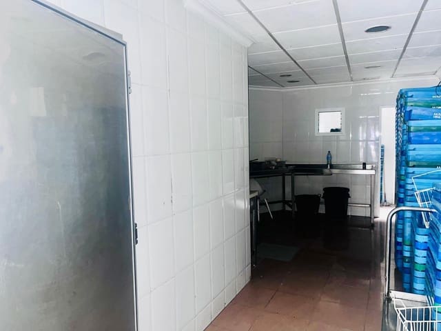 Commercial for sale in Elche / Elx - € 90,000 (Ref: 9608215)