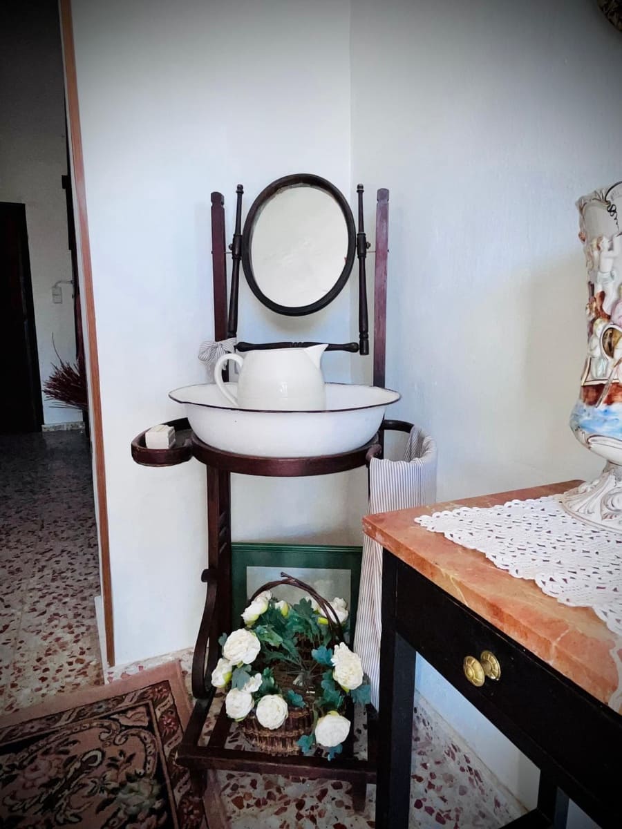 5 bedroom Villa for sale in Elche / Elx with garage - € 300,000 (Ref: 9616043)