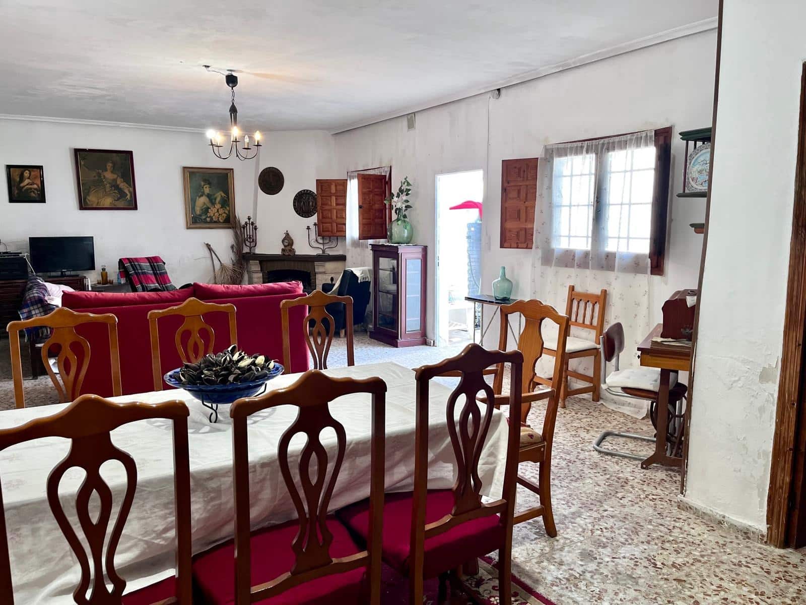 5 bedroom Villa for sale in Elche / Elx with garage - € 300,000 (Ref: 9616043)