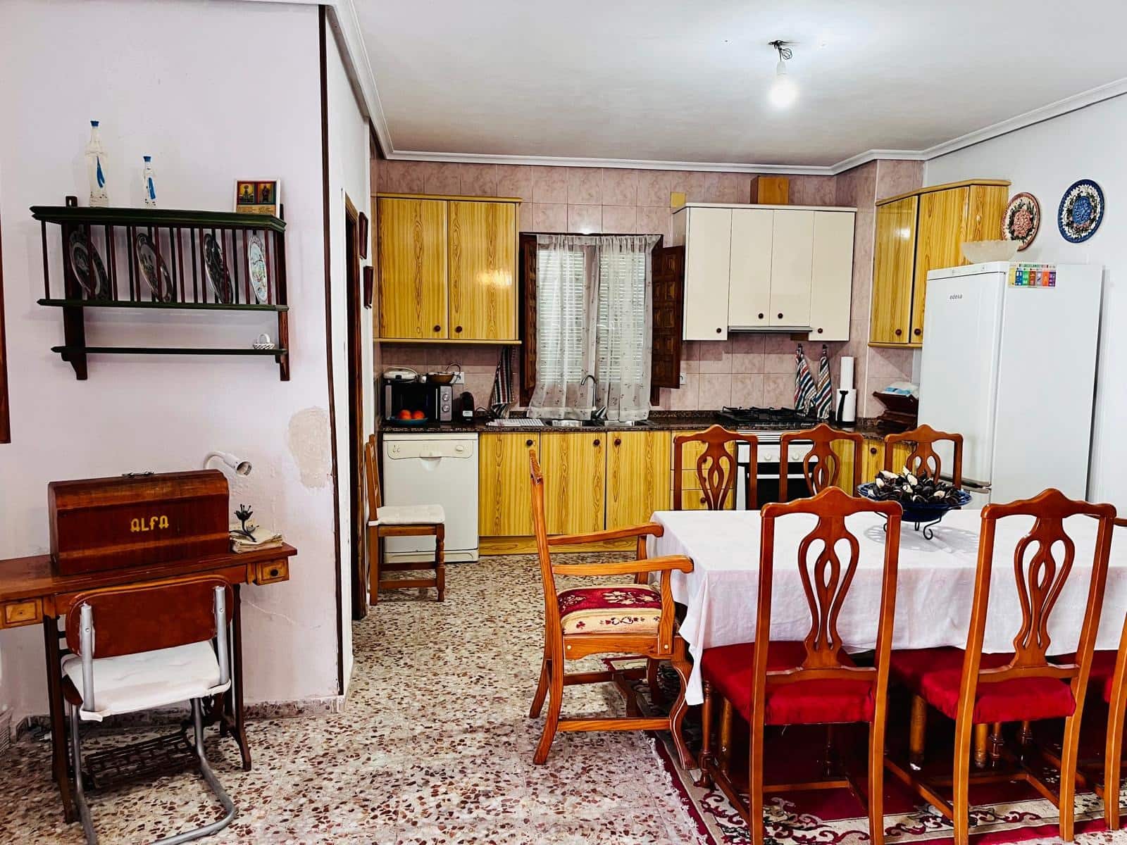 5 bedroom Villa for sale in Elche / Elx with garage - € 300,000 (Ref: 9616043)