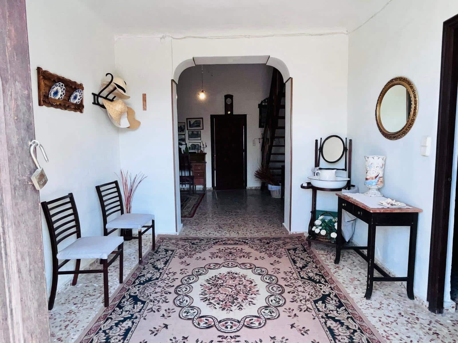 5 bedroom Villa for sale in Elche / Elx with garage - € 300,000 (Ref: 9616043)