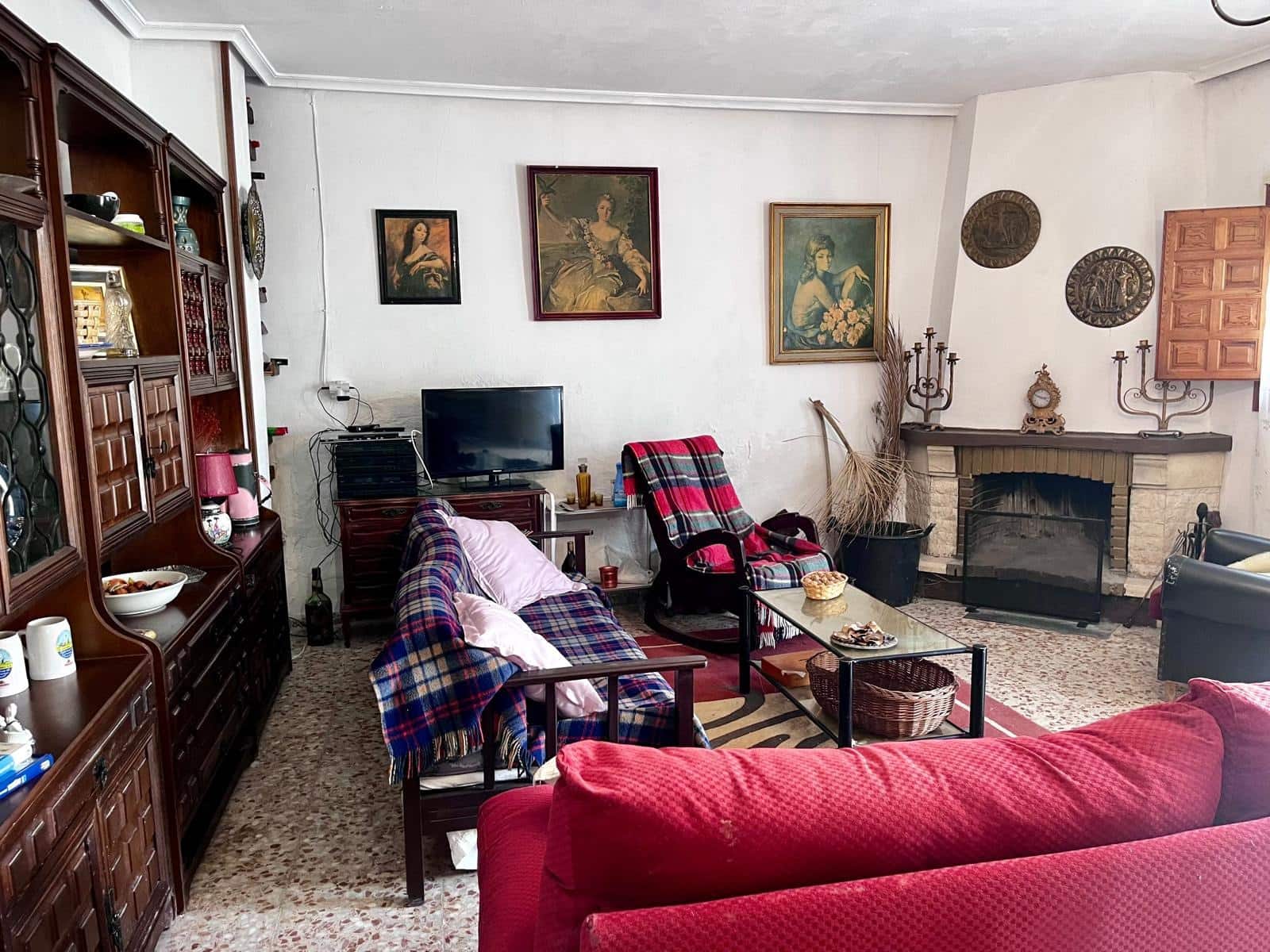 5 bedroom Villa for sale in Elche / Elx with garage - € 300,000 (Ref: 9616043)