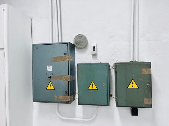 Commercial for rent in Elche / Elx - € 190 (Ref: 9619475)