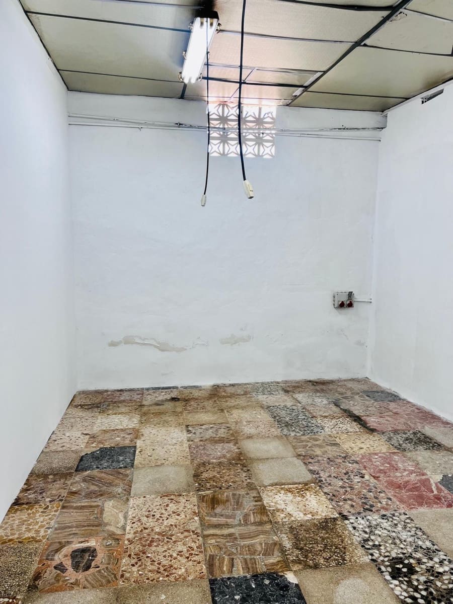 Kaupallinen vuokrattavana paikassa Elche / Elx - 250 € (Ref: 9619475)