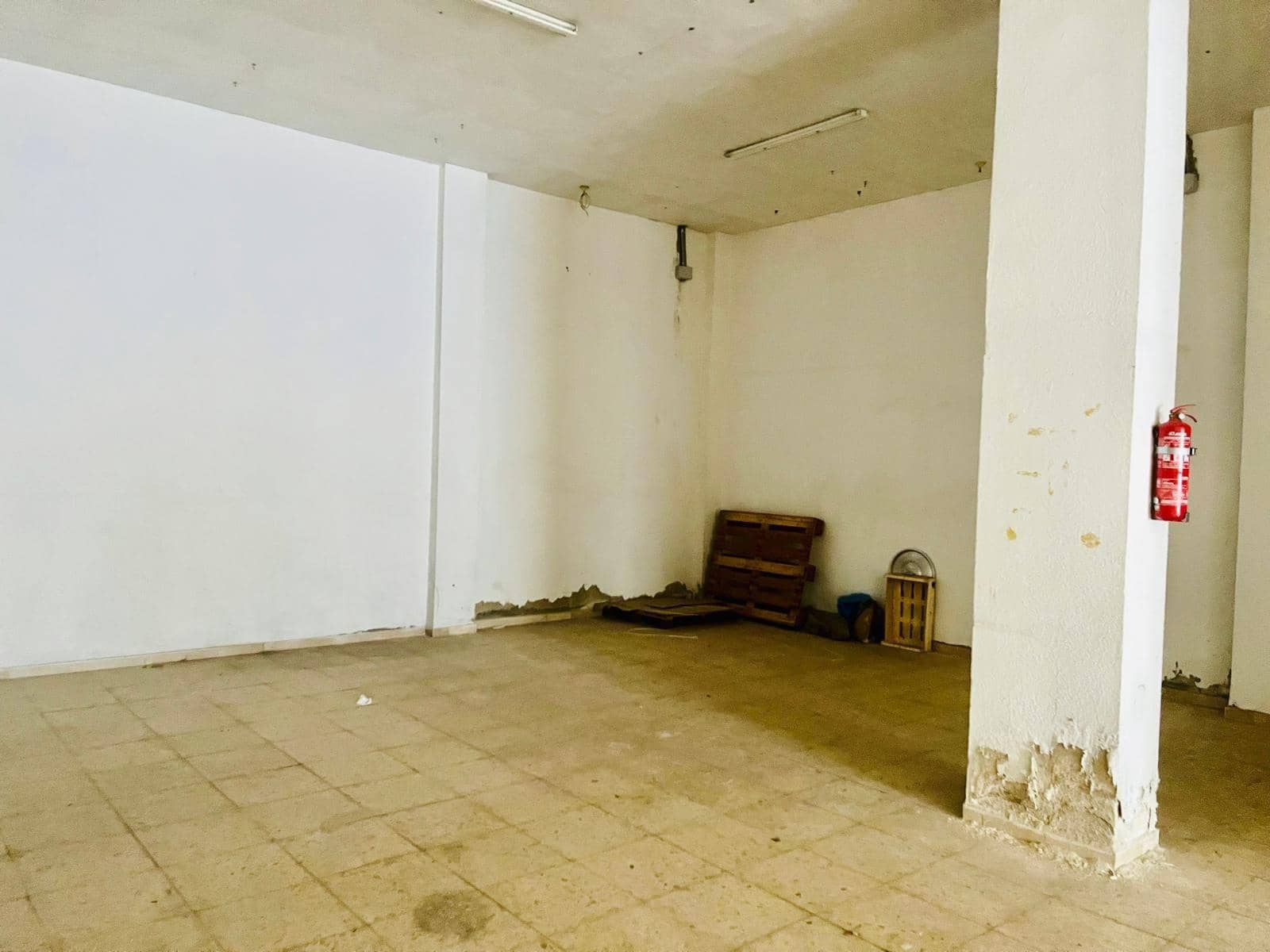 Commercieel te koop in Elche / Elx - € 78.000 (Ref: 9625881)