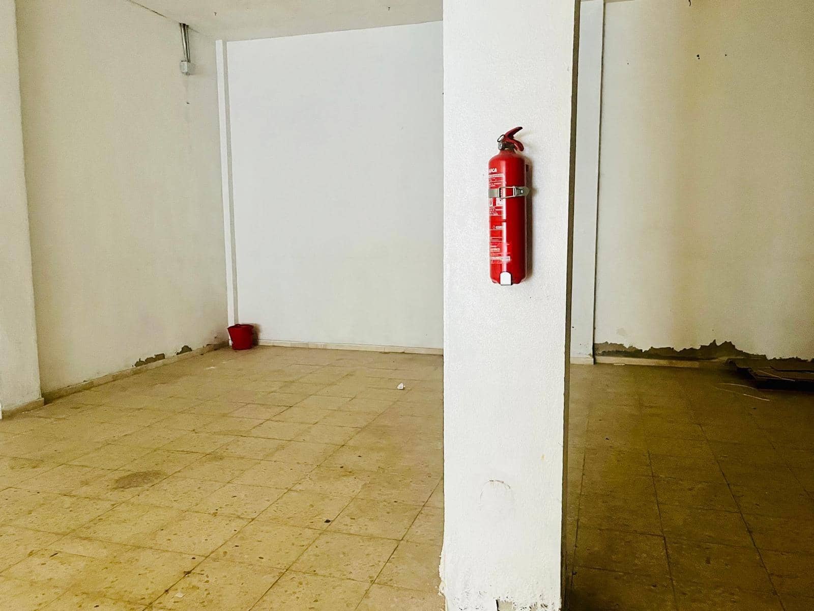 Commercieel te koop in Elche / Elx - € 78.000 (Ref: 9625881)