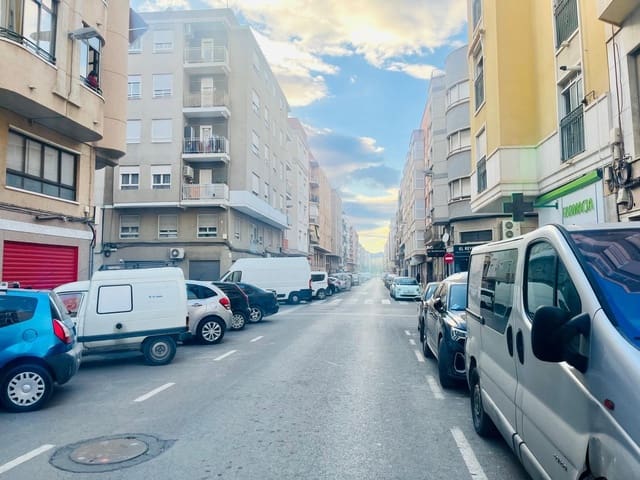 Commercieel te koop in Elche / Elx - € 78.000 (Ref: 9625881)