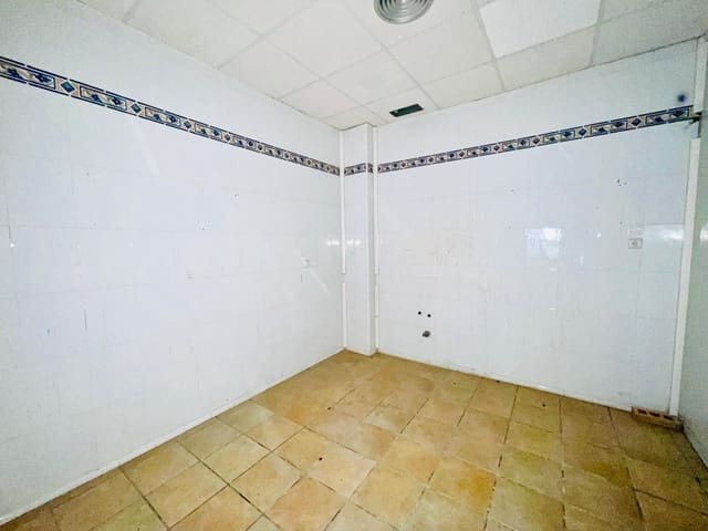 Commercieel te huur in Elche / Elx - € 800 (Ref: 9677608)