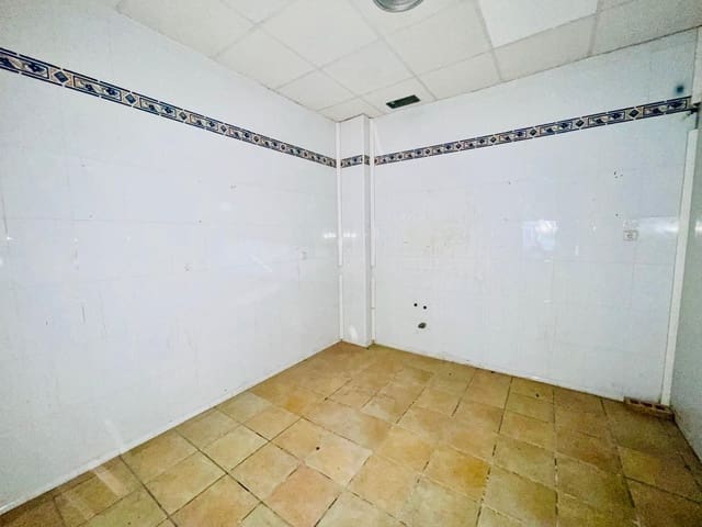 Commercieel te huur in Elche / Elx - € 800 (Ref: 9677608)