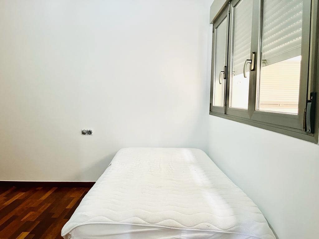 3 soverom Leilighet til leie i Elche / Elx med garasje - € 800 (Ref: 9679971)