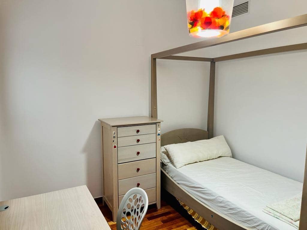 3 soverom Leilighet til leie i Elche / Elx med garasje - € 800 (Ref: 9679971)