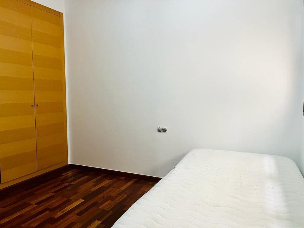 3 soverom Leilighet til leie i Elche / Elx med garasje - € 800 (Ref: 9679971)