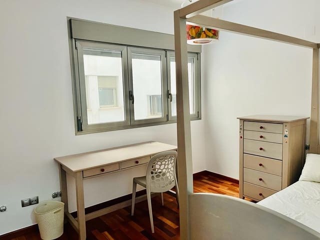 3 soverom Leilighet til leie i Elche / Elx med garasje - € 800 (Ref: 9679971)