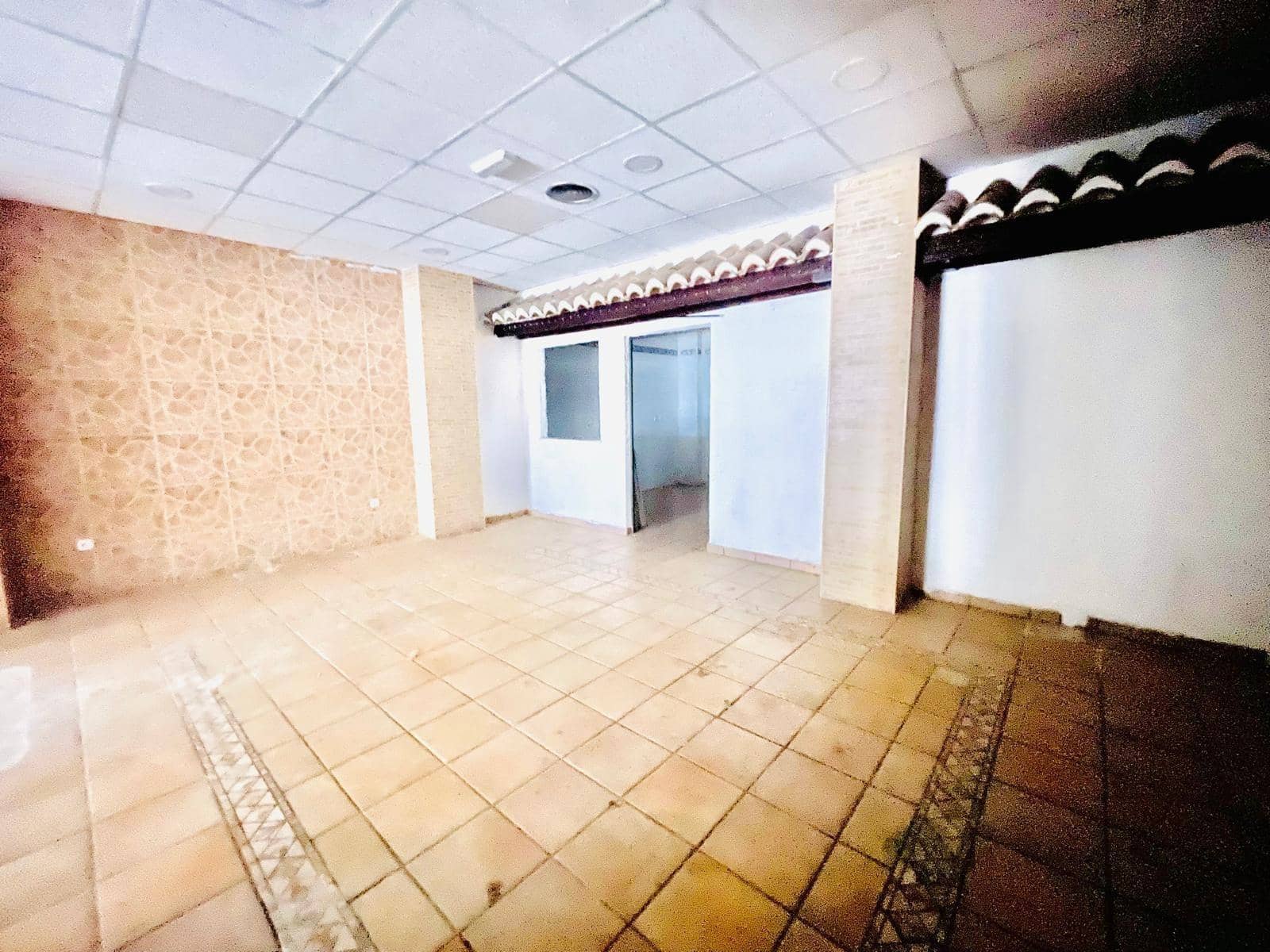 Kaupallinen myytävänä paikassa Elche / Elx - 130 000 € (Ref: 9683540)