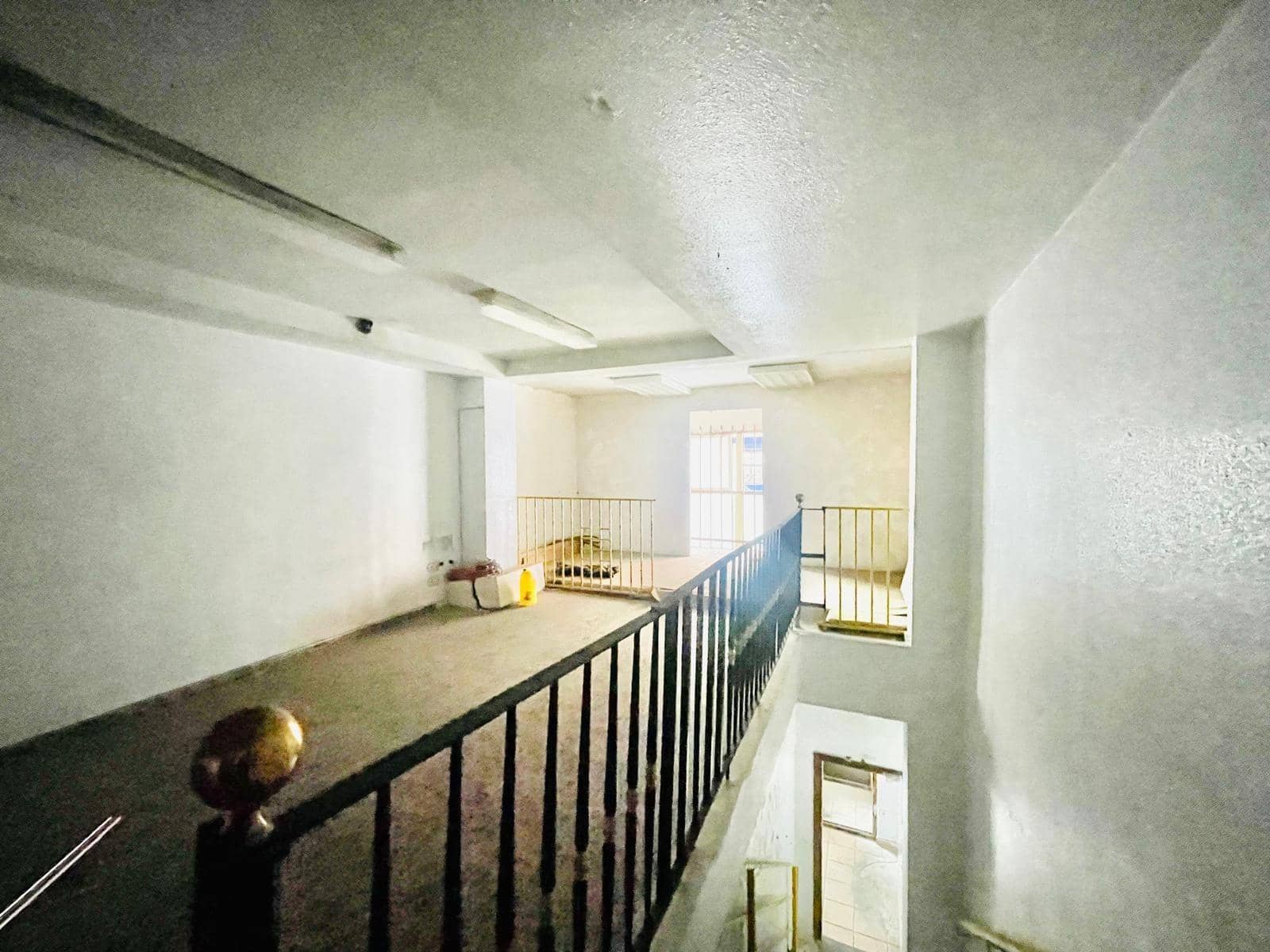 Commercial for sale in Elche / Elx - € 130,000 (Ref: 9683540)