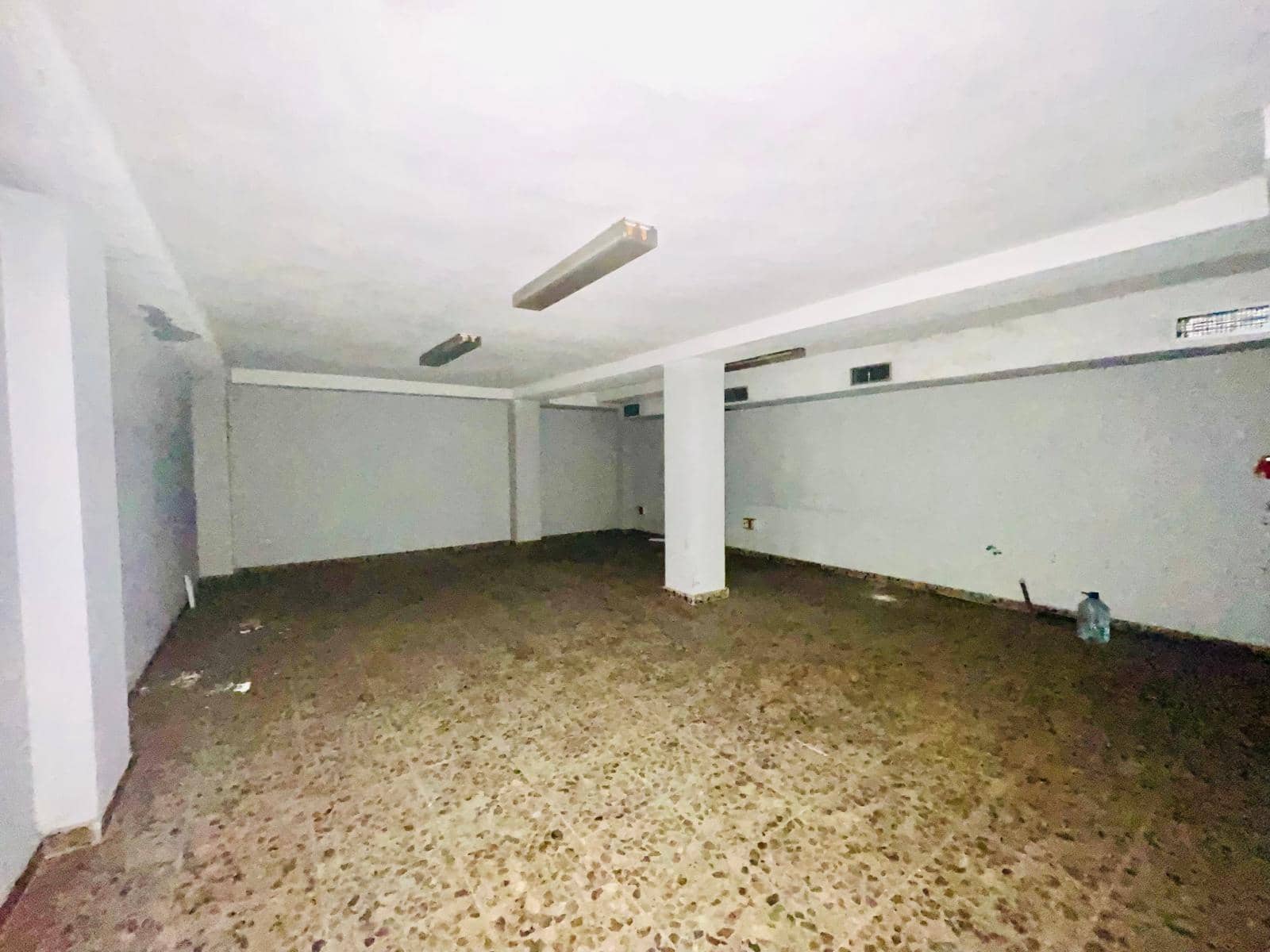 Commercial for sale in Elche / Elx - € 130,000 (Ref: 9683540)