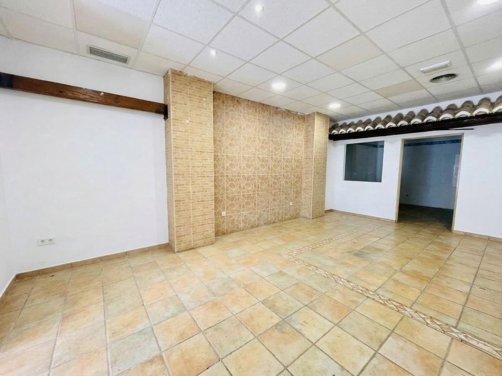 Commercial for sale in Elche / Elx - € 130,000 (Ref: 9683540)