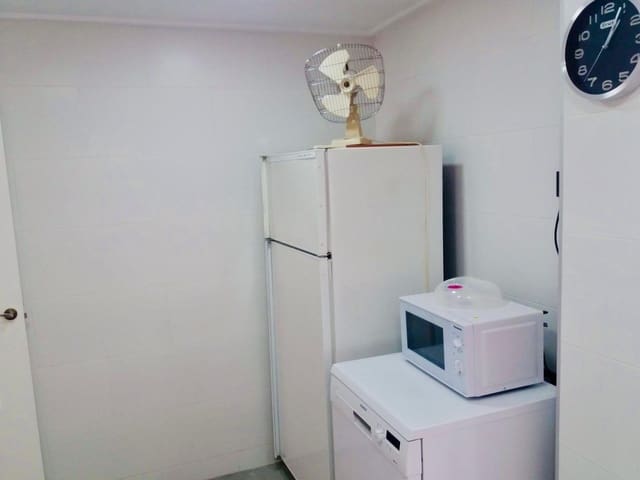 4 bedroom Flat for rent in Centro, Santa Pola - € 750 (Ref: 9726783)