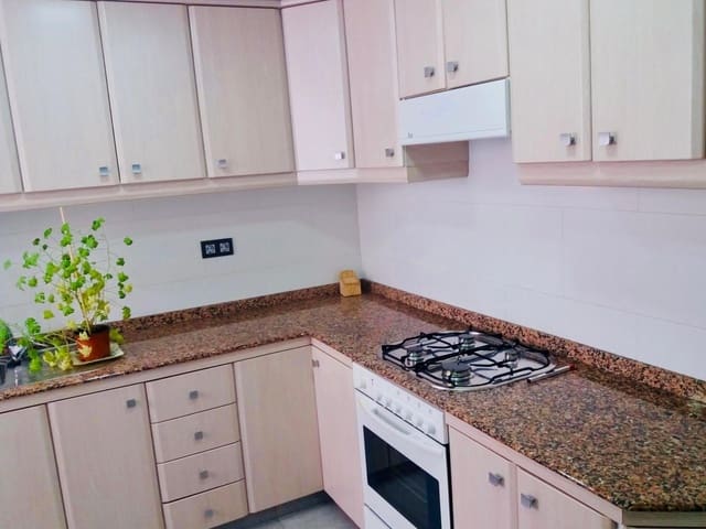 4 bedroom Flat for rent in Centro, Santa Pola - € 750 (Ref: 9726783)