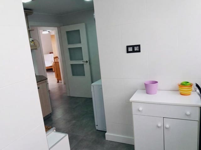 4 bedroom Flat for rent in Centro, Santa Pola - € 750 (Ref: 9726783)