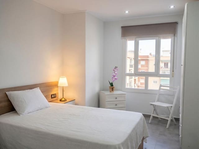 4 bedroom Flat for rent in Centro, Santa Pola - € 750 (Ref: 9726783)