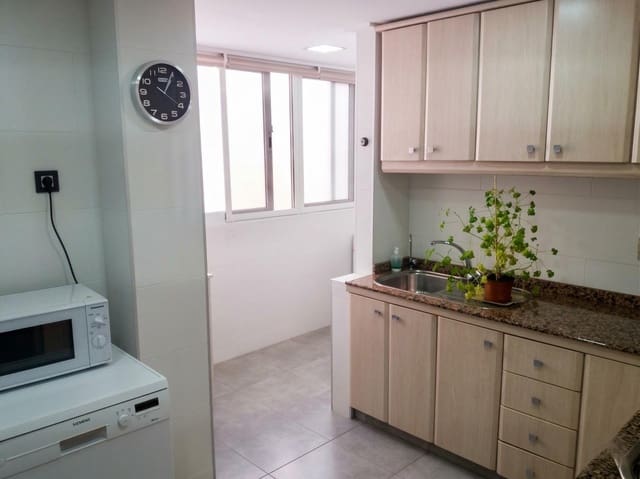 4 bedroom Flat for rent in Centro, Santa Pola - € 750 (Ref: 9726783)