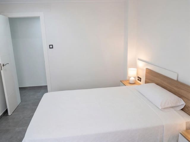 4 bedroom Flat for rent in Centro, Santa Pola - € 750 (Ref: 9726783)