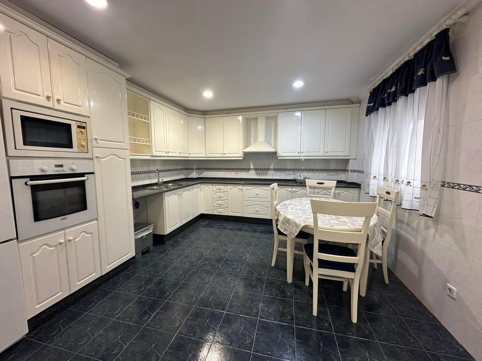 3 makuuhuone Asunto vuokrattavana paikassa Elche / Elx - 1 000 € (Ref: 9752177)