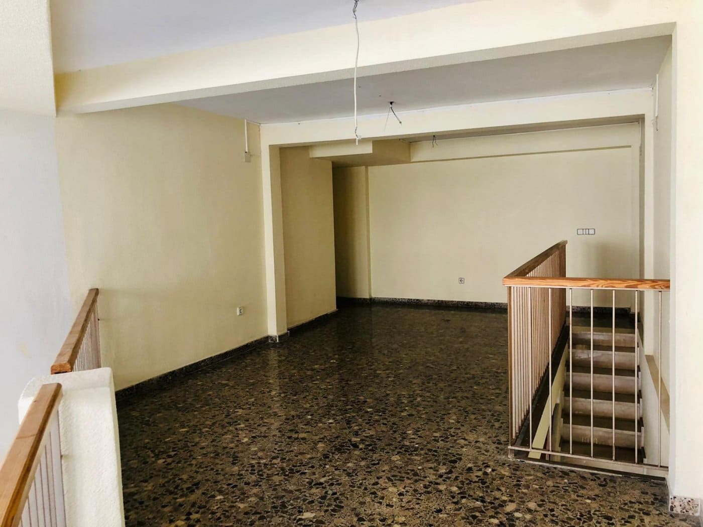 Commercieel te huur in Elche / Elx - € 600 (Ref: 9773240)