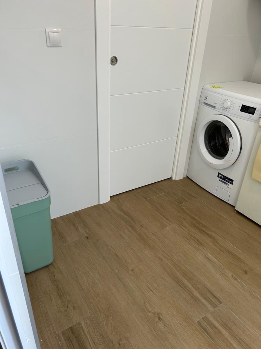 4 slaapkamer Appartement te huur in Elche / Elx - € 385 (Ref: 9778304)