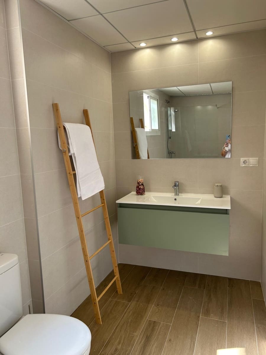 4 slaapkamer Appartement te huur in Elche / Elx - € 385 (Ref: 9778304)