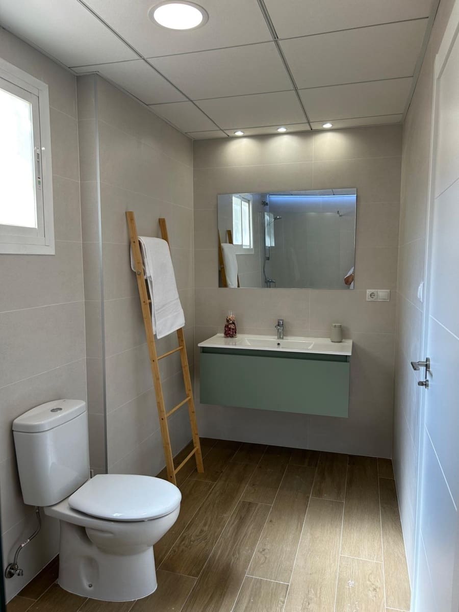 4 slaapkamer Appartement te huur in Elche / Elx - € 385 (Ref: 9778304)