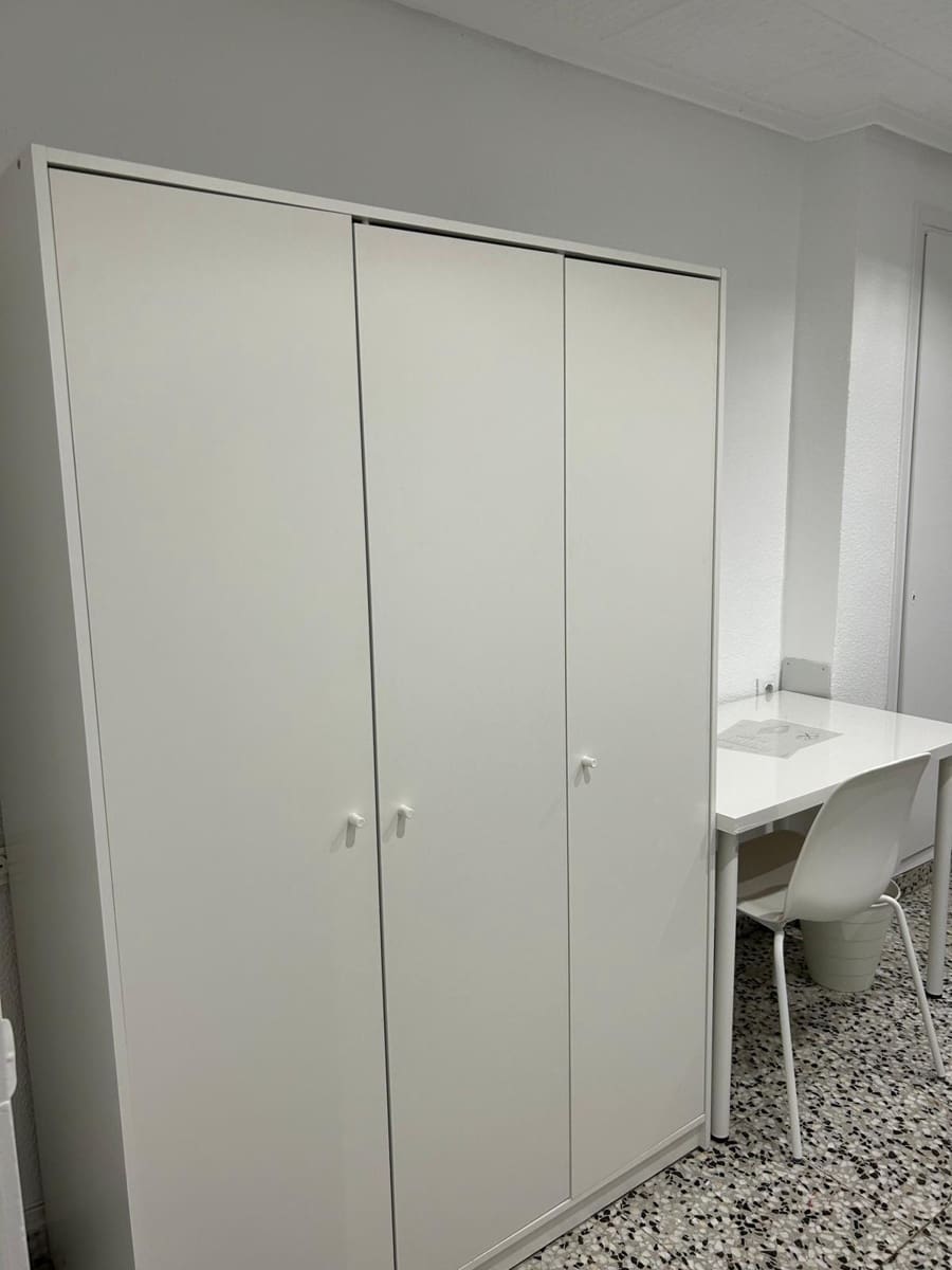 4 slaapkamer Appartement te huur in Elche / Elx - € 385 (Ref: 9778304)
