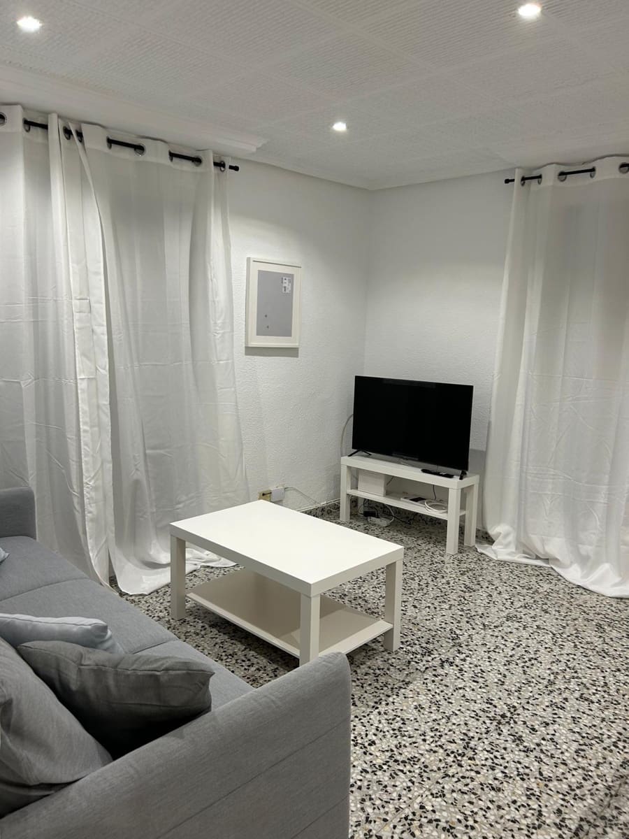 4 slaapkamer Appartement te huur in Elche / Elx - € 385 (Ref: 9778304)