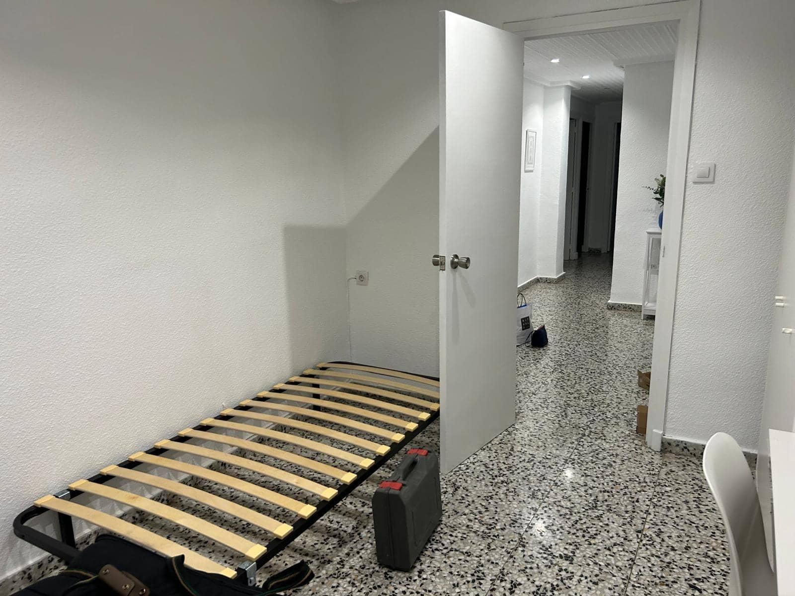 4 slaapkamer Appartement te huur in Elche / Elx - € 385 (Ref: 9778304)