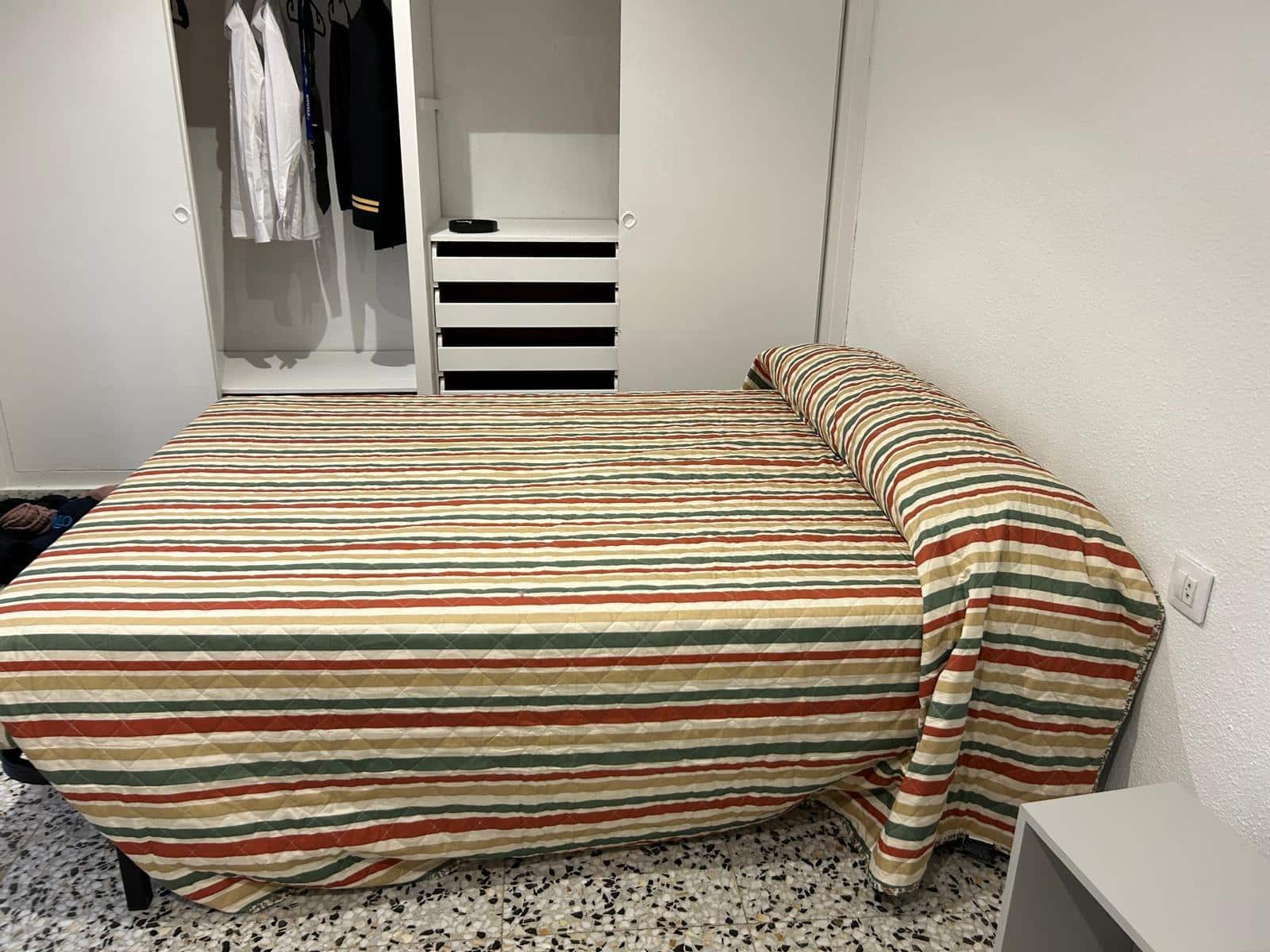 4 slaapkamer Appartement te huur in Elche / Elx - € 385 (Ref: 9778304)