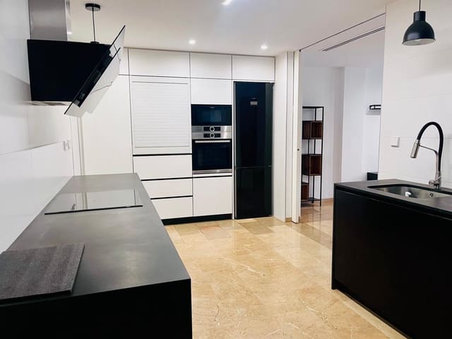 3 soveværelse Lejlighed til leje i Elche / Elx - € 900 (Ref: 9785978)