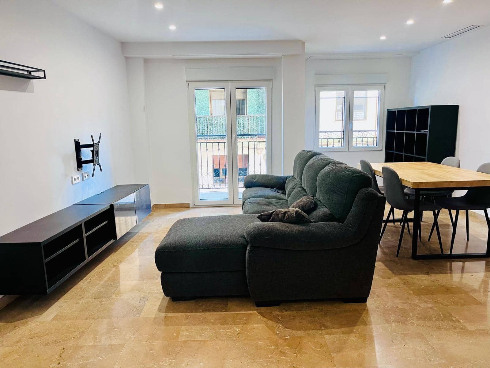 3 quarto Apartamento para arrendar em Elche / Elx - 900 € (Ref: 9785978)